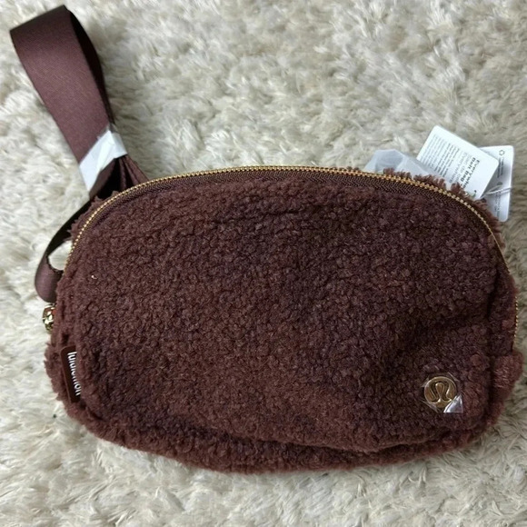 Lululemon Everywhere fleece Belt Bag Brown Earth/Gold size 1L - Picture 1 of 10